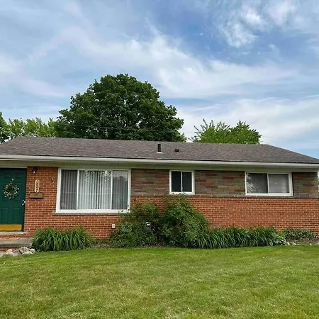 Cozy Bungalow In Madison Heights Exterior photo